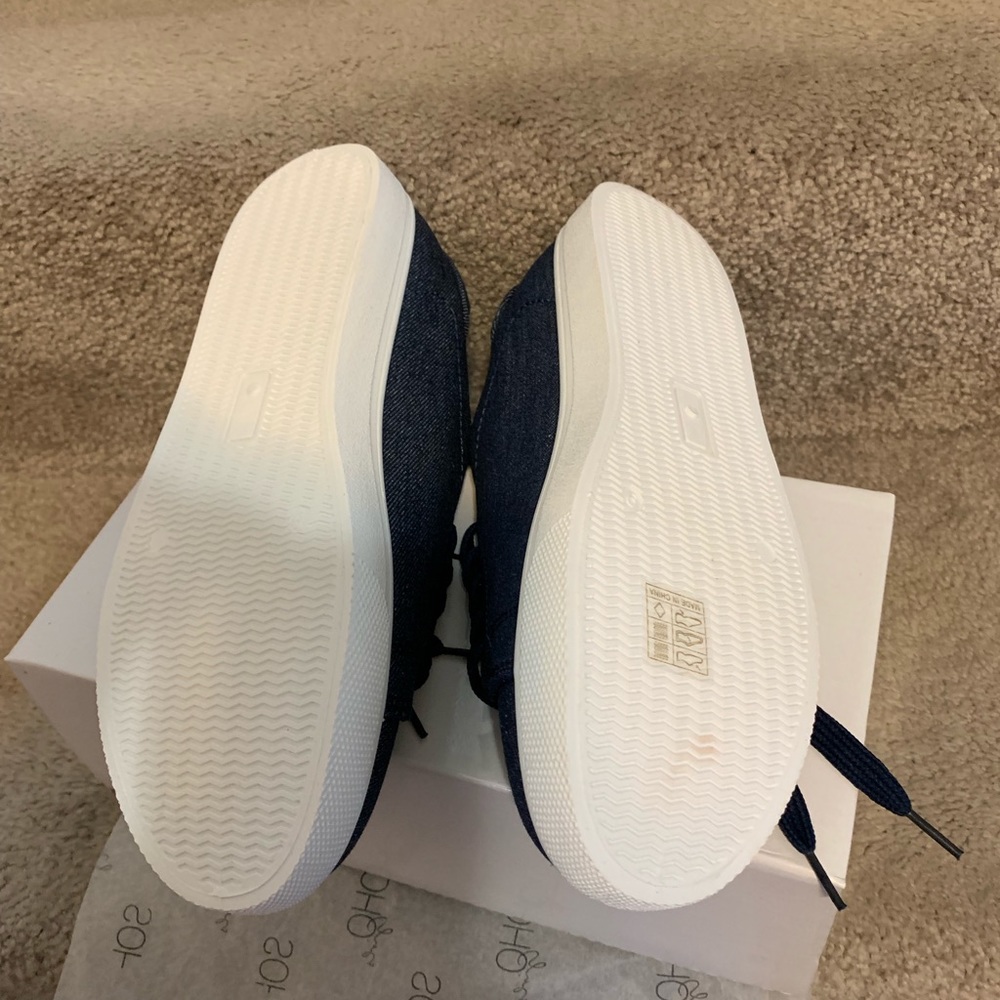 Sneakers - Picture 6 of 8